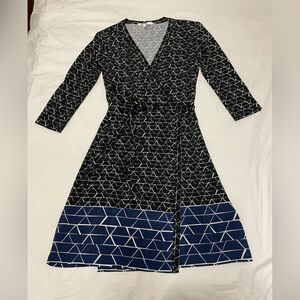 Max Studio Black and Gray Geometric Wrap Dress